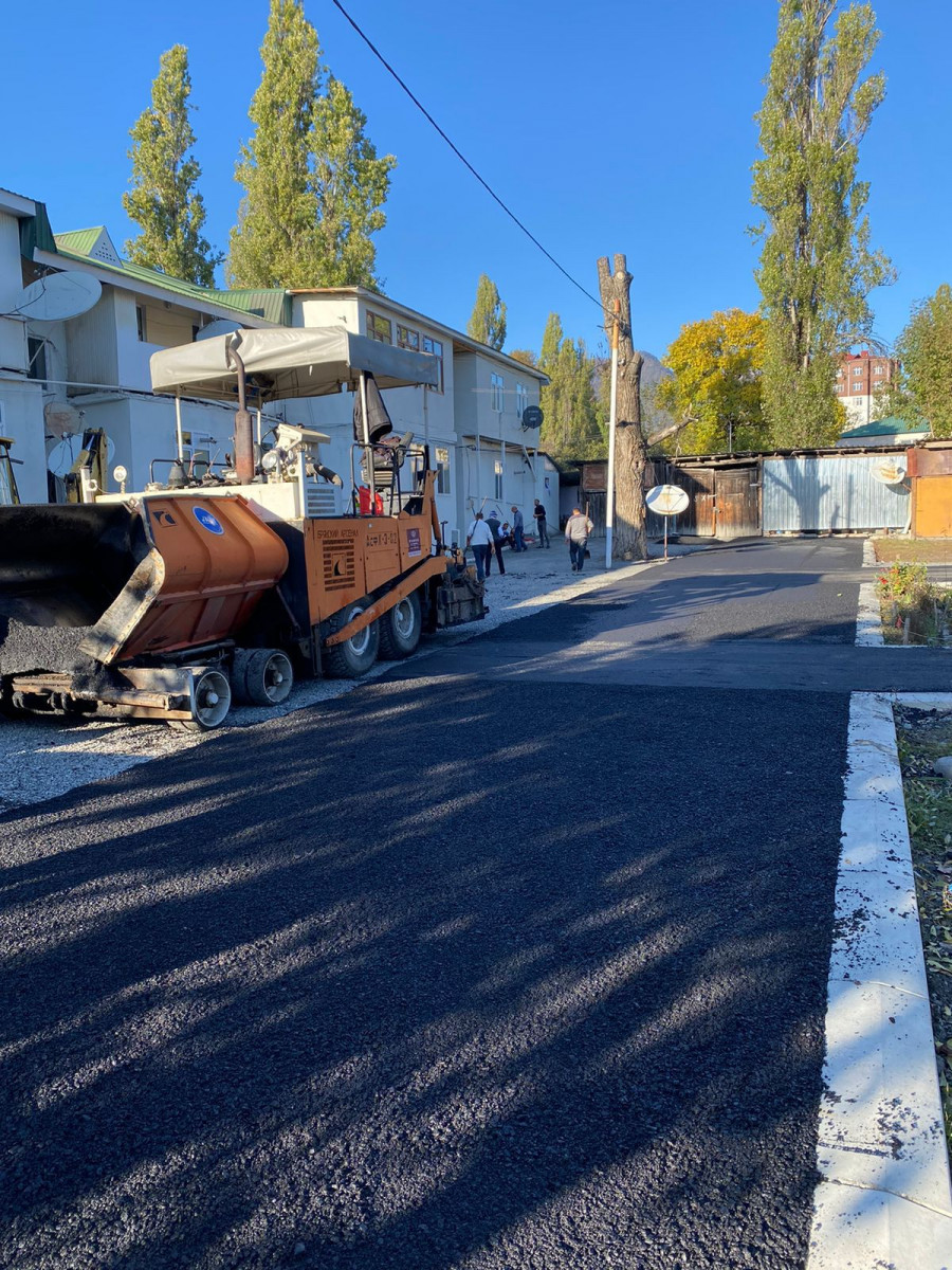 Asphalting the streets of the city of Gabala